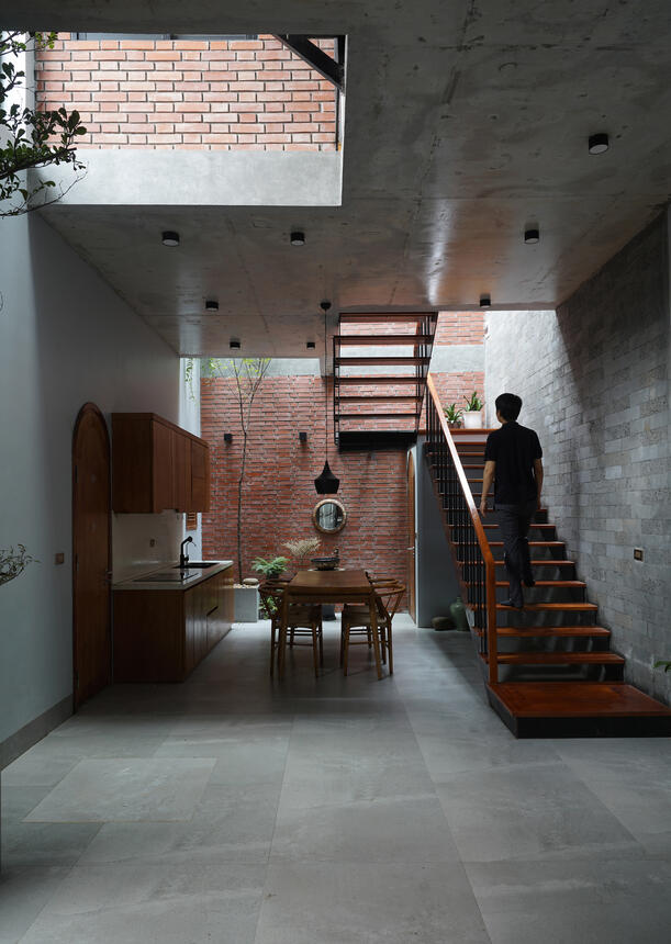 01-Small_Brick_House_Tung_Nguyen_Architects