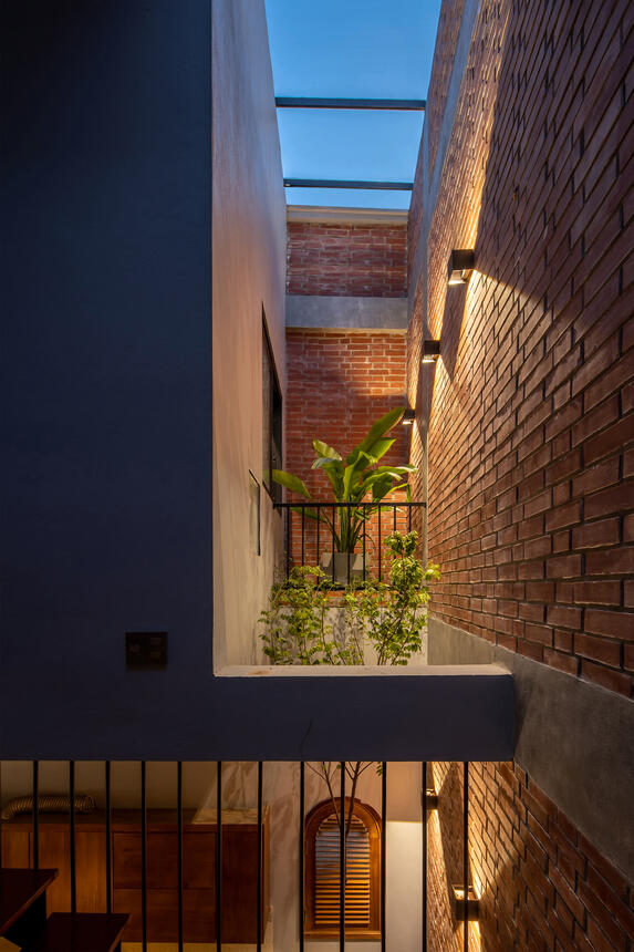 04-Small_Brick_House_Tung_Nguyen_Architects
