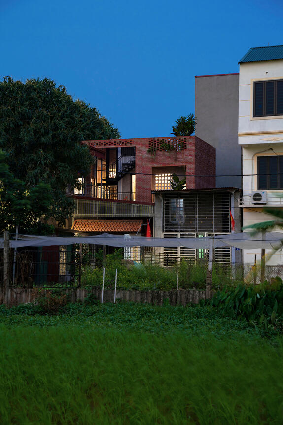 10-Small_Brick_House_Tung_Nguyen_Architects